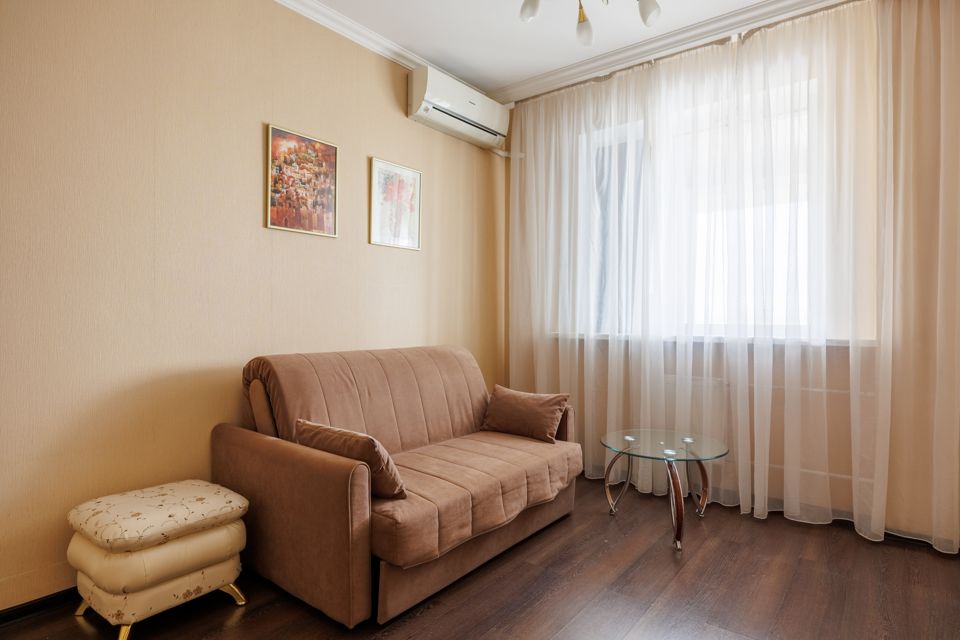 Уютная светлая 1-комнатная квартира с панорамным видом Неву.