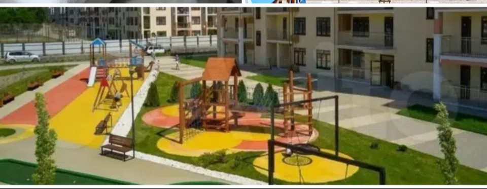Шикарная студия с видом на бассейн и на горы.