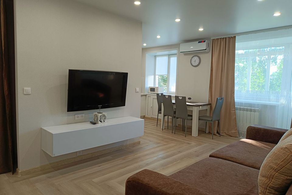 Уютная 3-к. Kвaртиpa для 6 гостей у МЕТPО. 