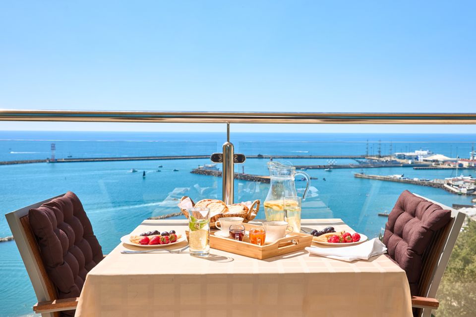 Брэвис Делюкс ЛаМар 3-х комнатные с панорамным видом на море