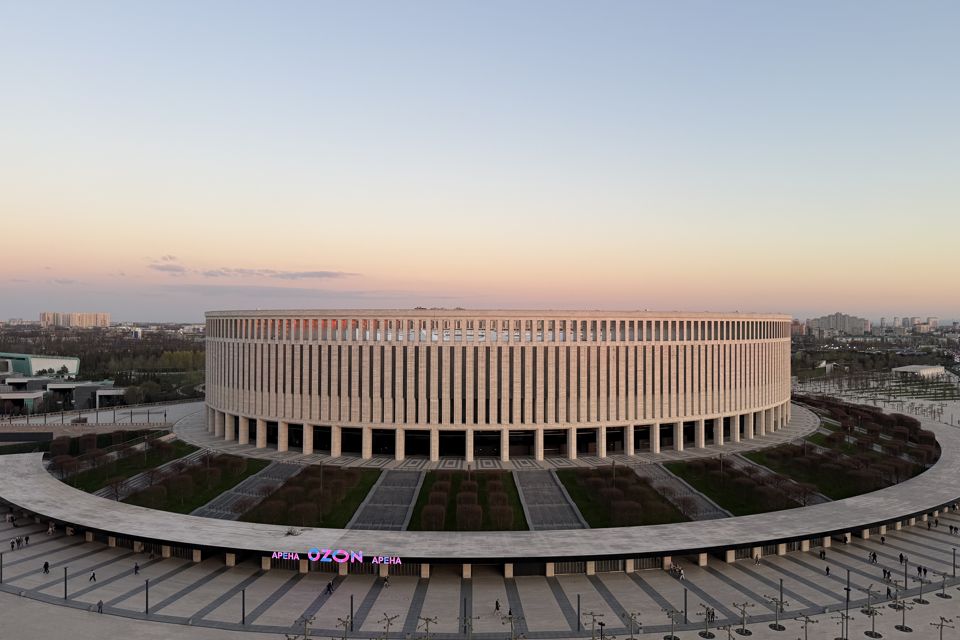 Шикарная трешка с видом на стадион 