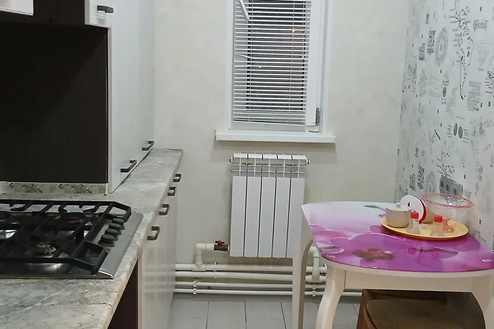 В тихом спокойном месте в новом молодежном районе.  
