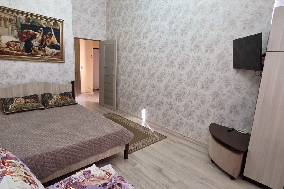 Дом у моря, в 5 минутах ходьбы от чистого галечного пляжа 