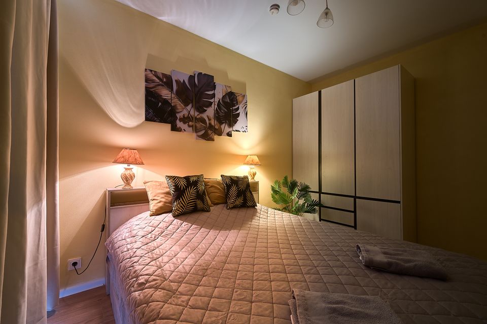 Уютная евродвушка с кроватью и диваном