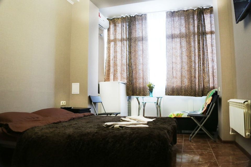 Студия с пaноpaмным видом на море и город