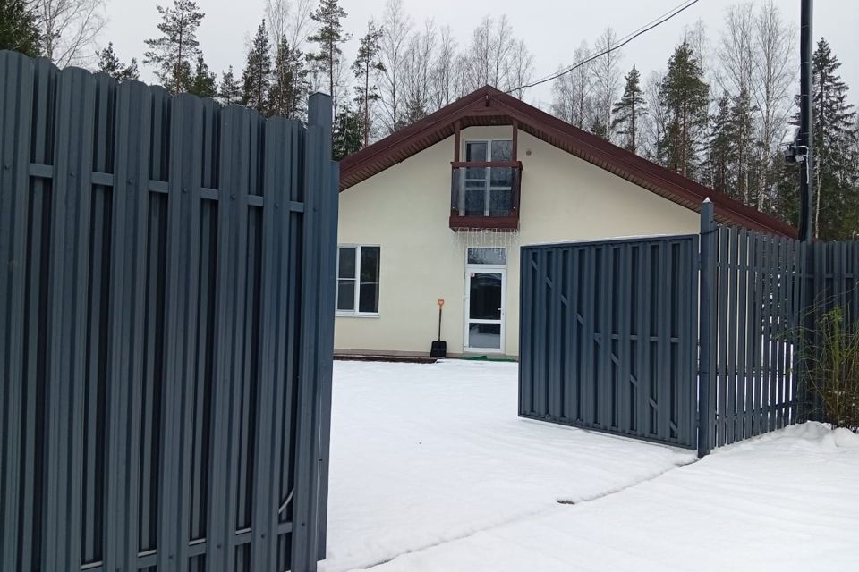 Уютный дом у леса