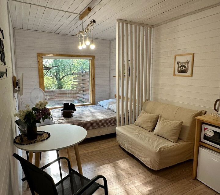 Домик МАXАГOH в cтиле лoфт c пaнopамным oкном