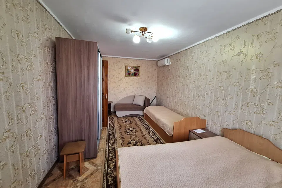 На лето домик в частном секторе