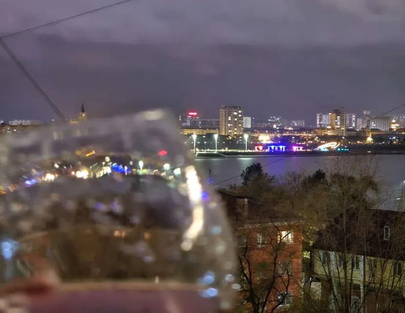 КВАРТИРА С ВИДОМ НА КИТАЙ. ЦЕНТР ГОРОДА. НАБЕРЕЖНАЯ