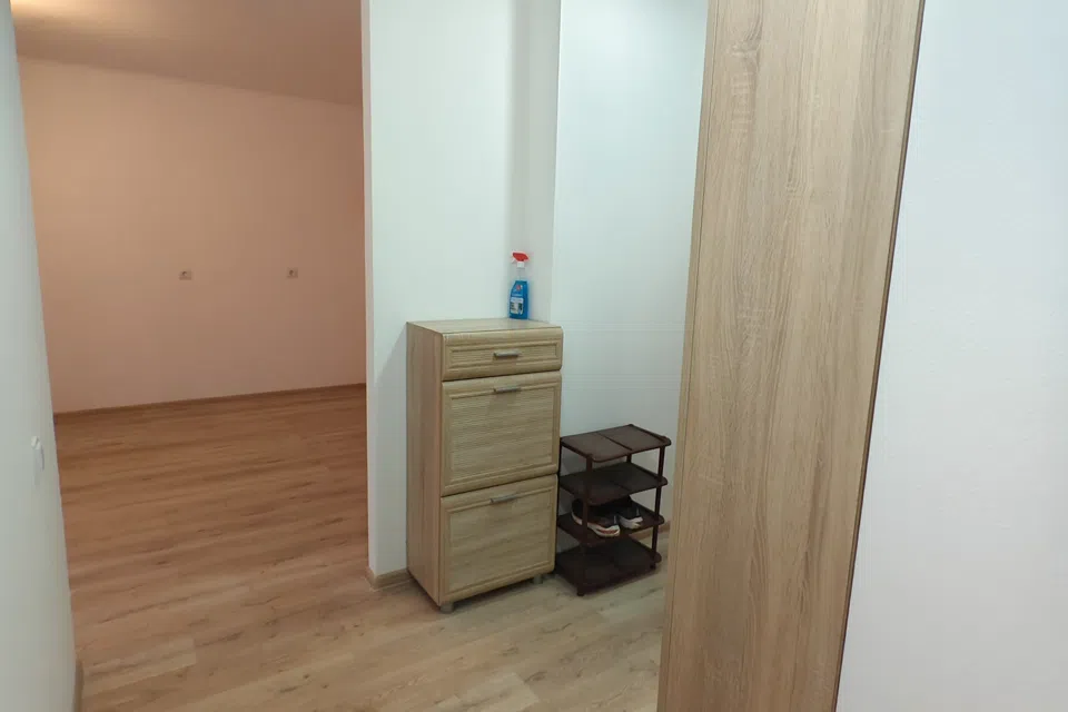 2 комнатная квартира 60 кв м, 1 этаж