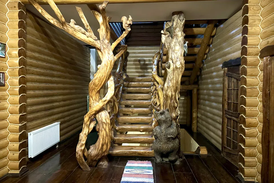 Сказочный домик в лесу