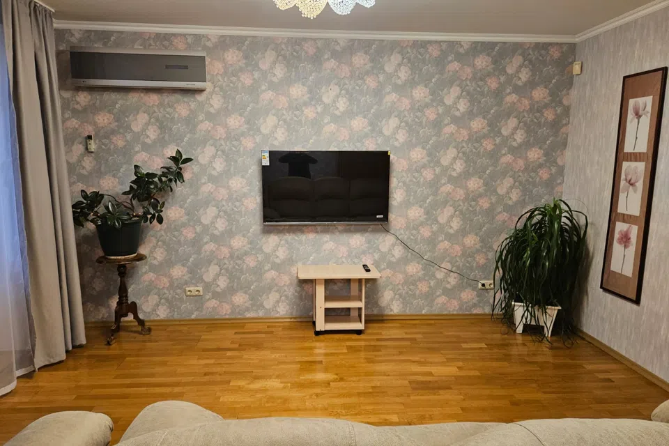 Просторная квартира в центре на пл. Ленина