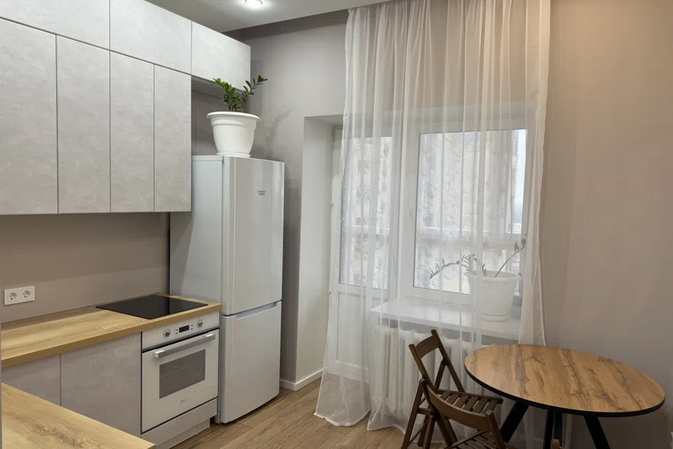 Красивейшая квартира около Планеты