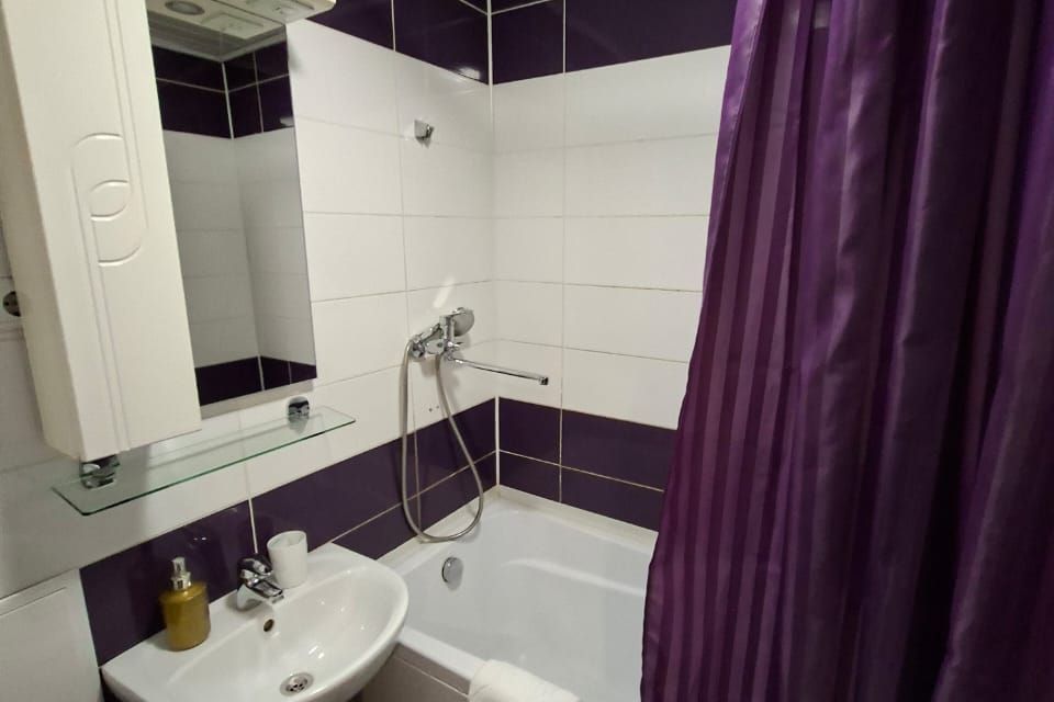 Студия на Бограда 97