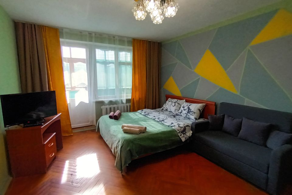 Трёхкомнатная советская квартира до 7 Гостей.