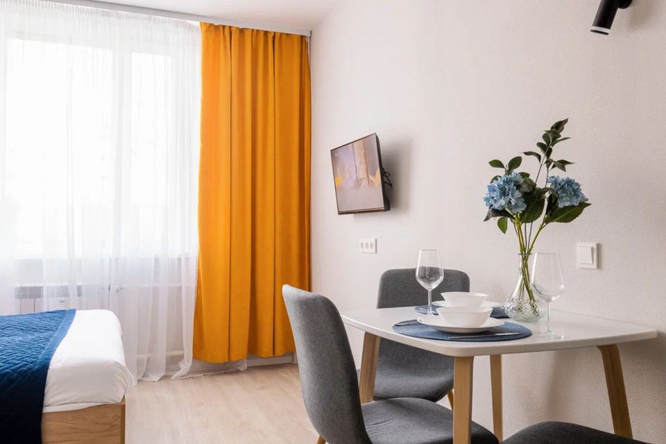 Яркая студия рядом с набережной, с кондиционером