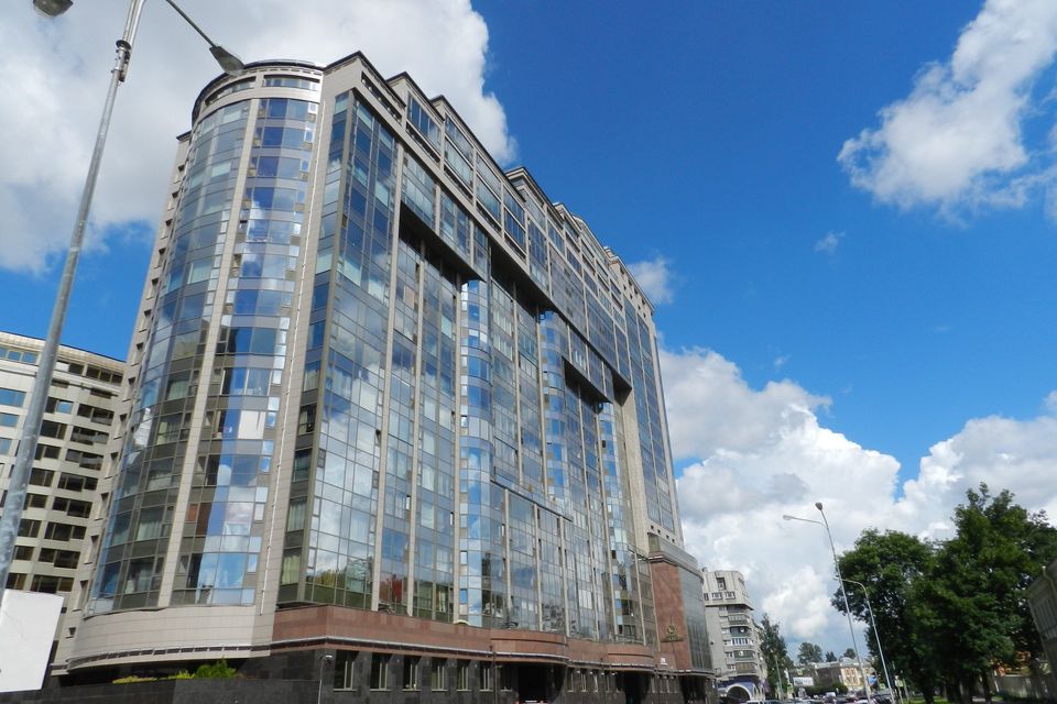 Продаётся 4-комнатная квартира, 144.6 м²