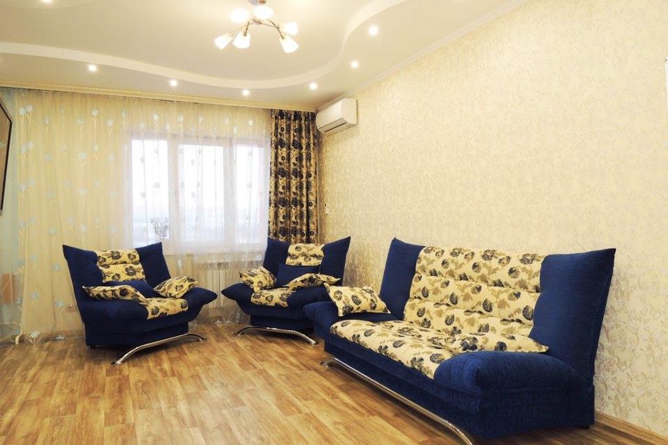 Сдаётся 2-комнатная квартира, 70 м²