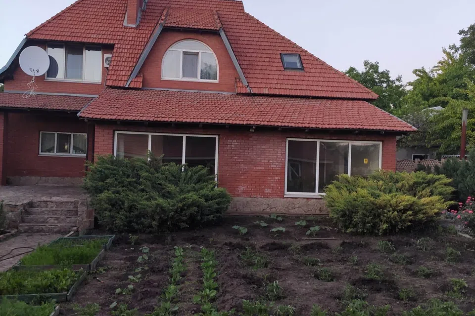 Сдаётся 3-этажный дом, 505 м²