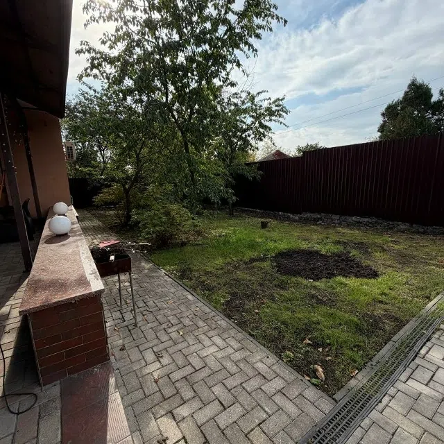 Сдаётся 2-этажный дом, 250 м²
