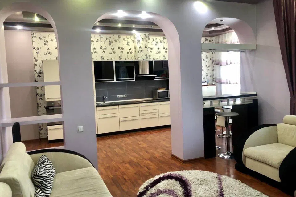 Сдаётся 2-комнатная квартира, 98 м²