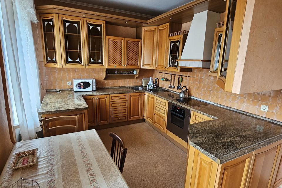 Сдаётся 4-комнатная квартира, 107 м²