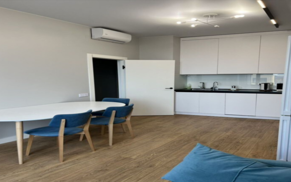 Сдаётся 1-комнатная квартира, 42 м²
