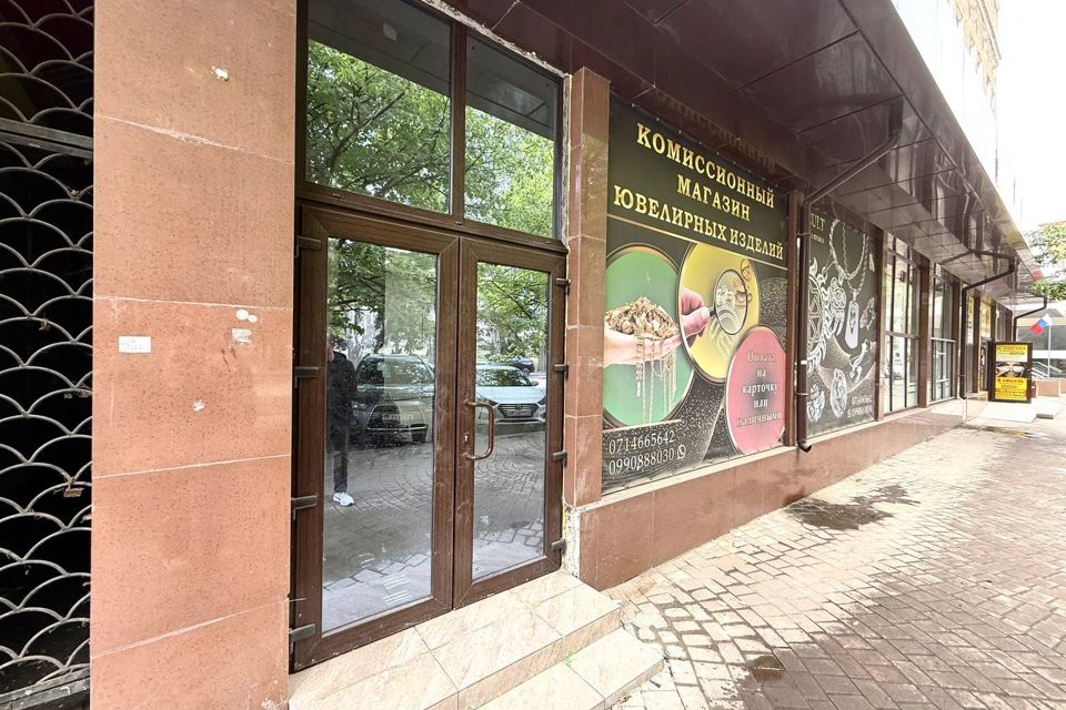 Сдаётся торговое помещение, 100 м²
