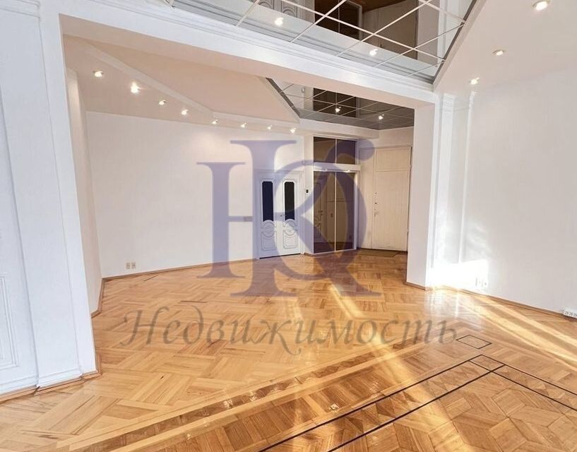 Сдаётся 4-комнатная квартира, 147 м²