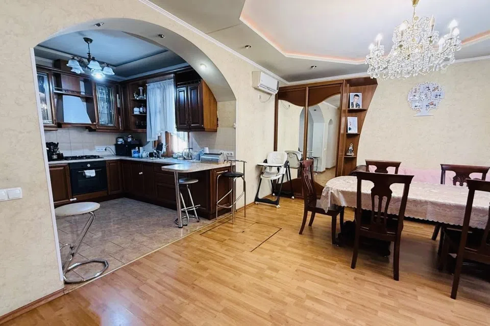 Сдаётся 4-этажный дом, 100 м²
