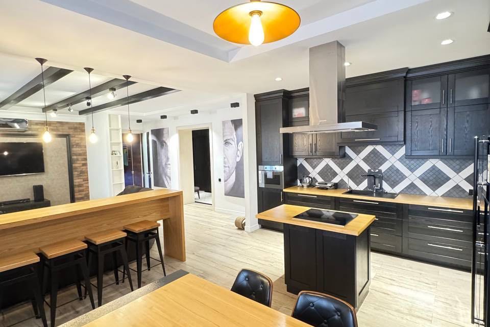 Сдаётся 3-комнатная квартира, 171 м²