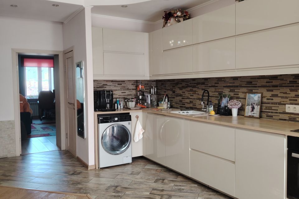Сдаётся 3-комнатная квартира, 76.1 м²