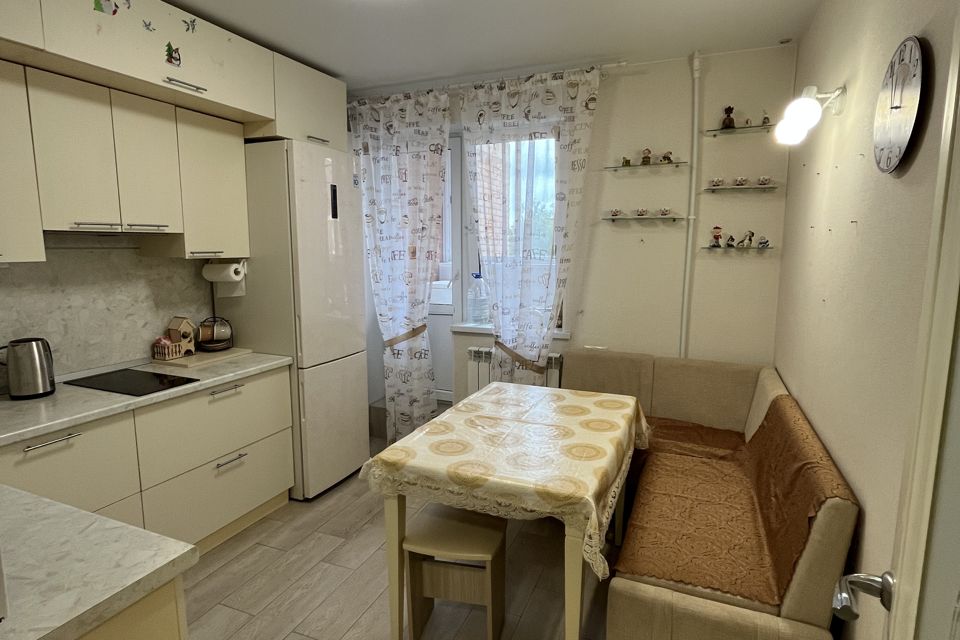 Сдаётся 2-комнатная квартира, 63 м²