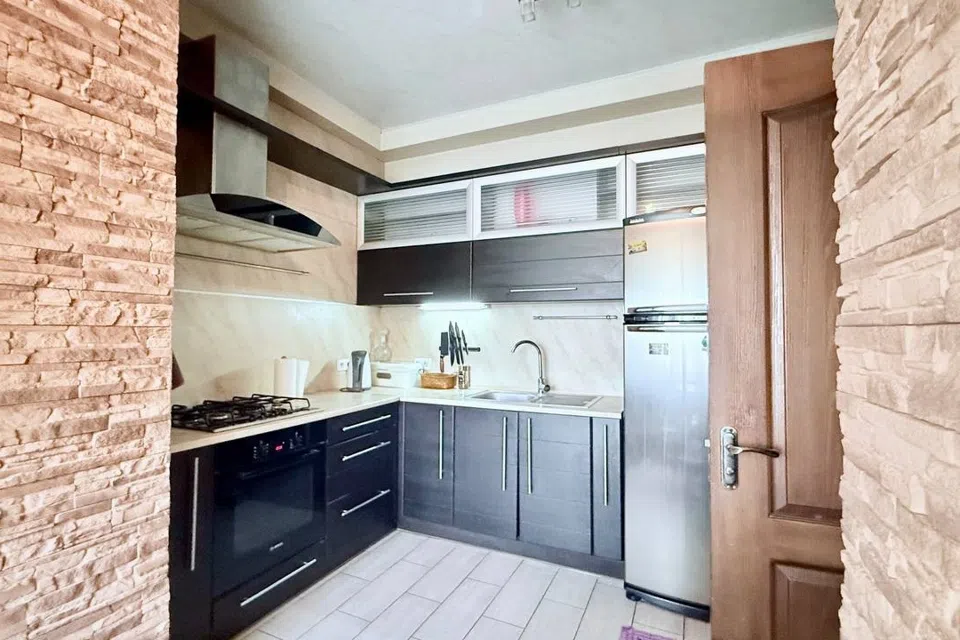 Сдаётся 4-комнатная квартира, 160 м²