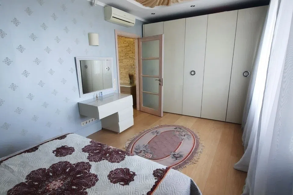 Сдаётся 3-комнатная квартира, 106 м²