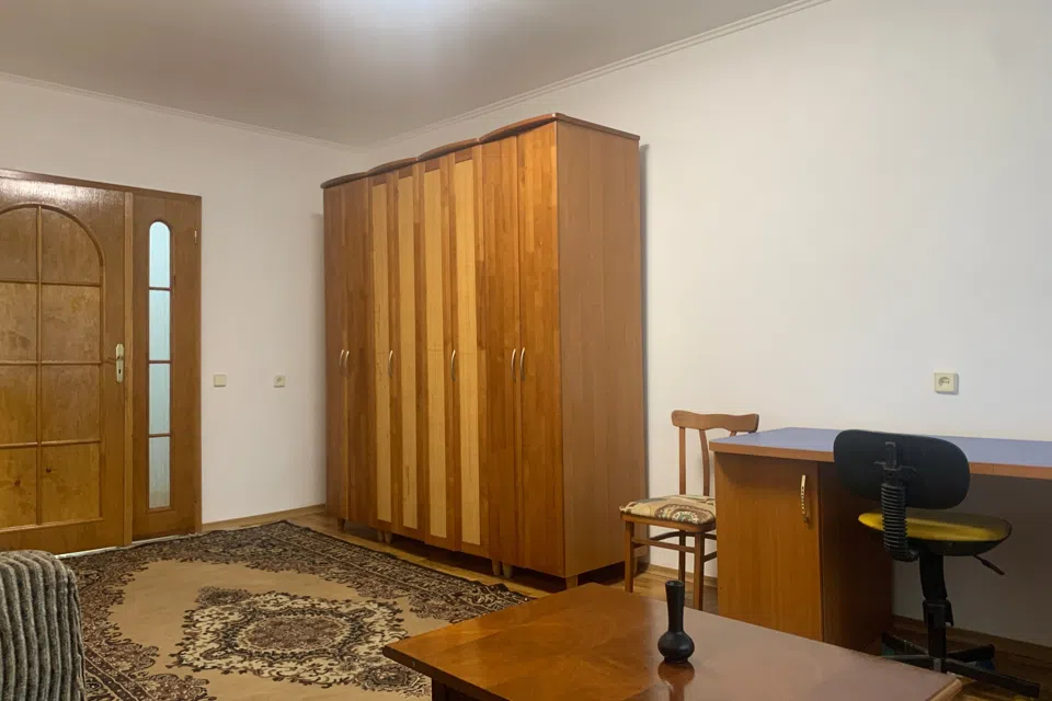 Сдаётся 2-комнатная квартира, 65 м²