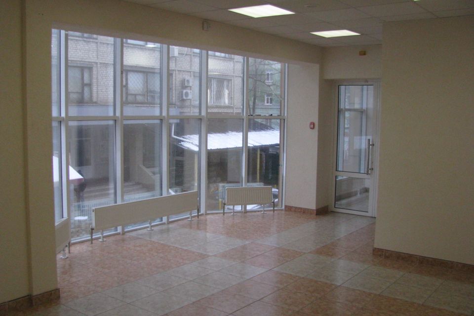 Сдаётся торговое помещение, 50 м²