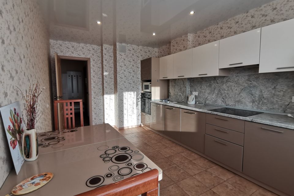 Сдаётся 2-комнатная квартира, 74 м²