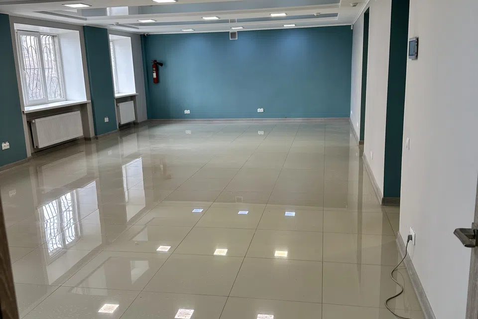Сдаётся торговое помещение, 106 м²