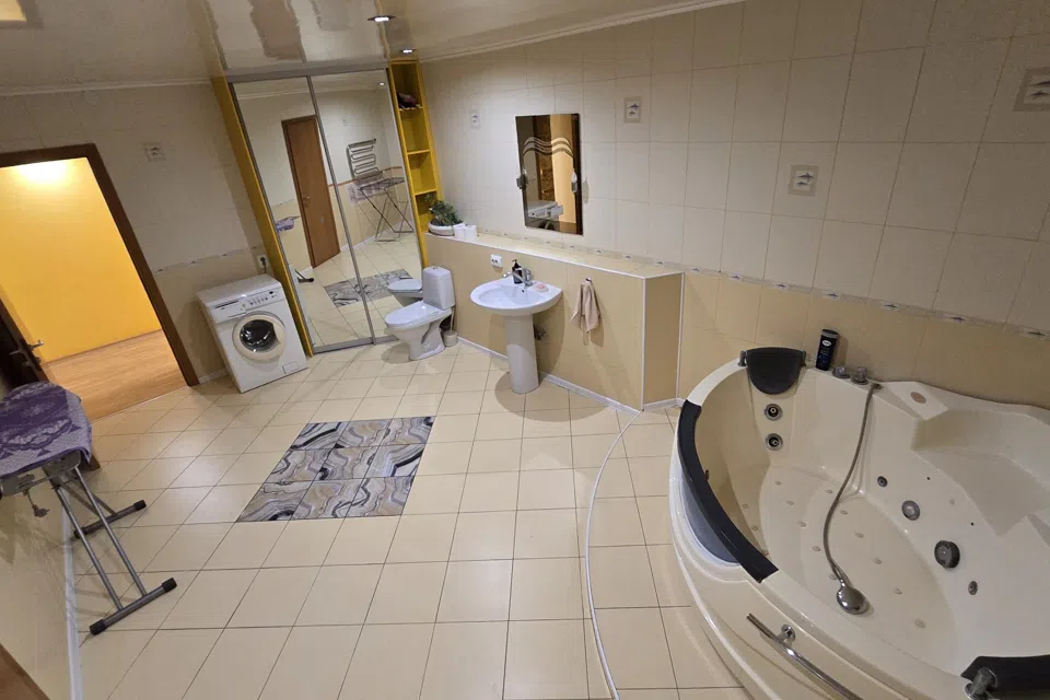 Сдаётся 3-комнатная квартира, 164.3 м²