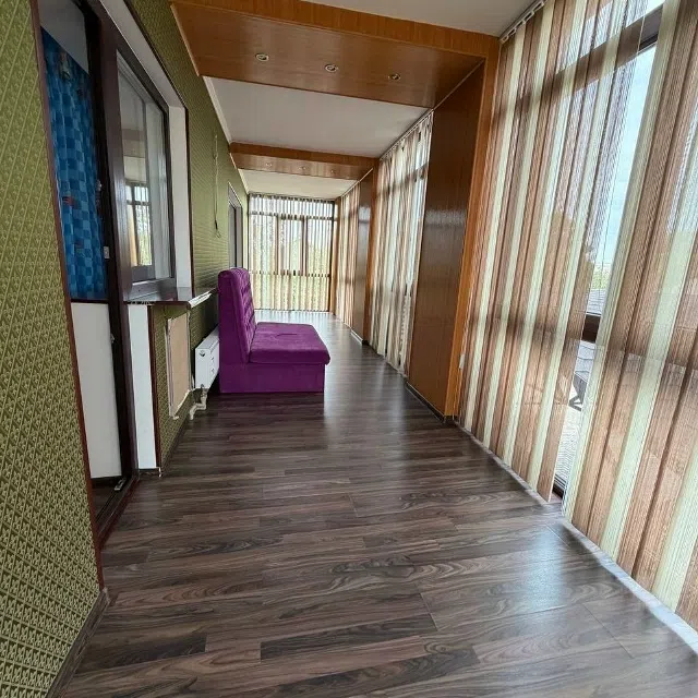 Сдаётся 2-этажный дом, 250 м²