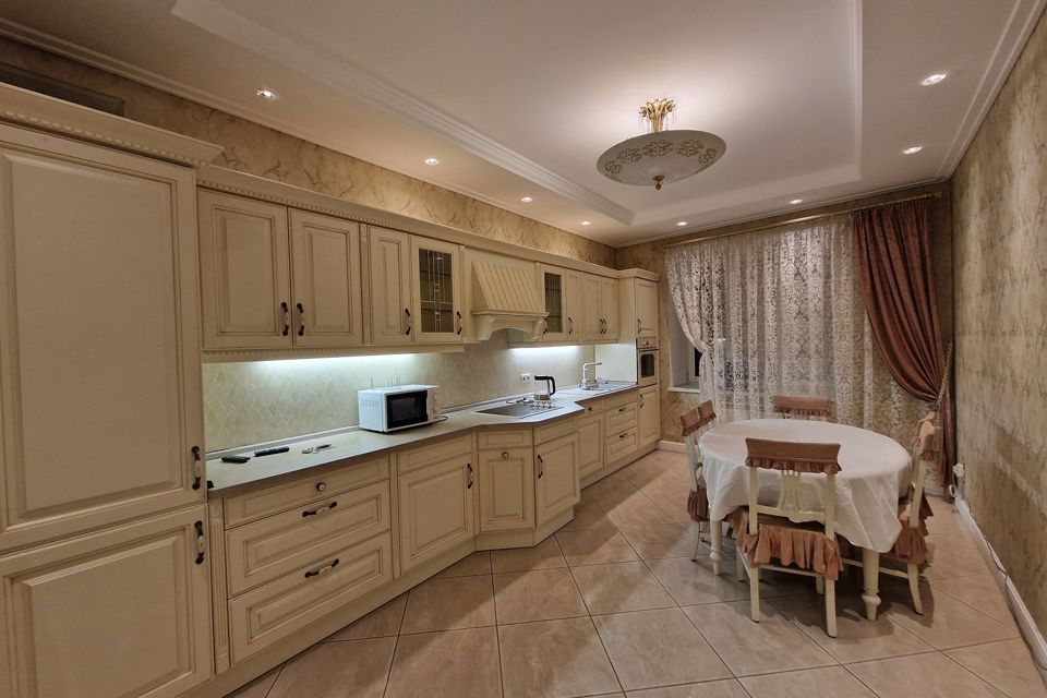 Сдаётся 3-комнатная квартира, 121 м²