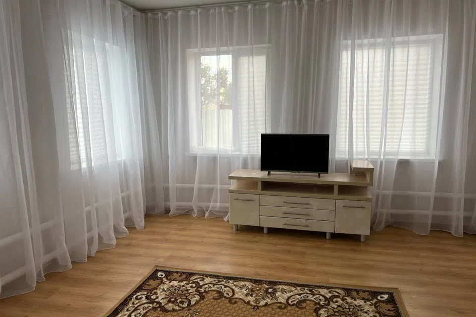 Сдаётся 1-этажный дом, 80 м²