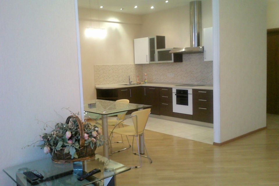 Сдаётся 2-комнатная квартира, 90 м²