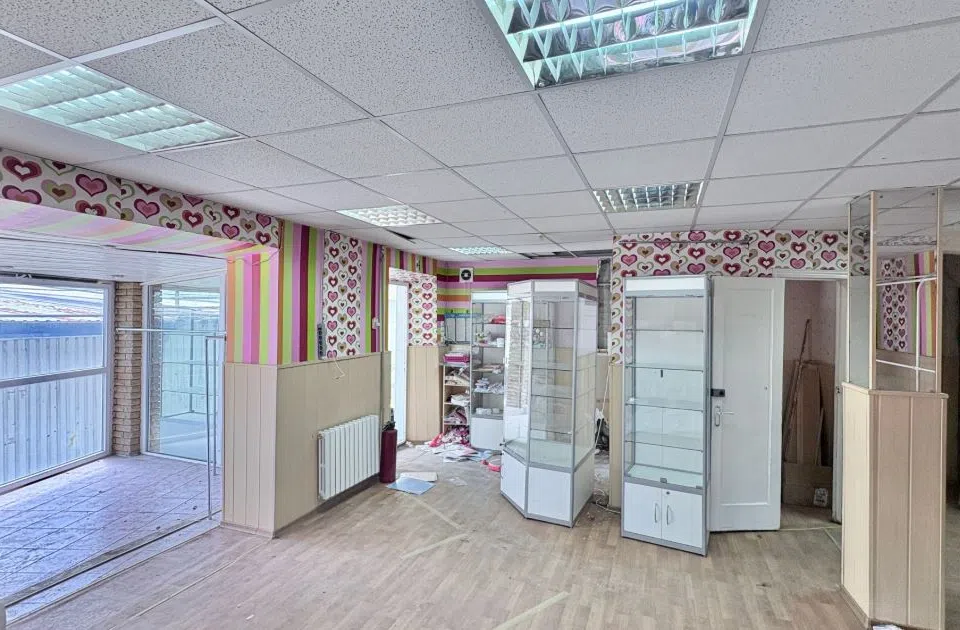 Сдаётся торговое помещение, 107 м²