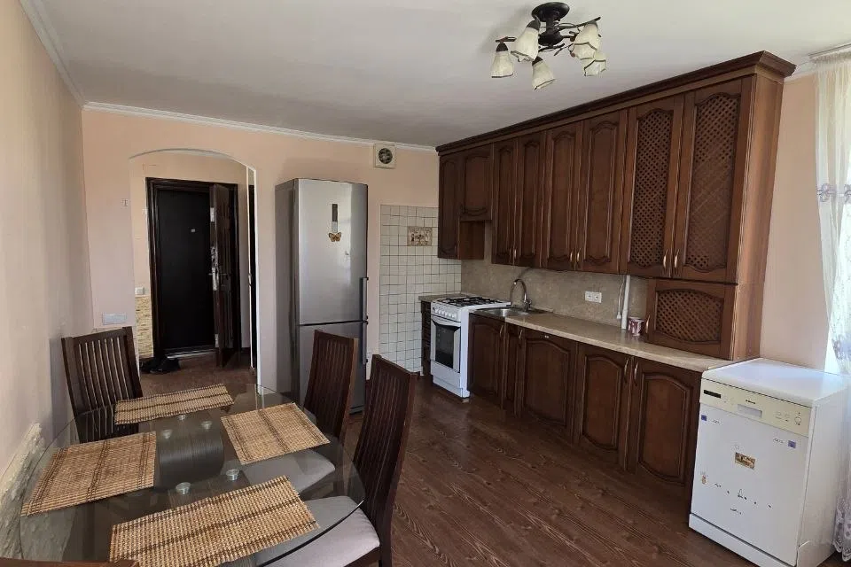 Сдаётся 4-комнатная квартира, 107 м²