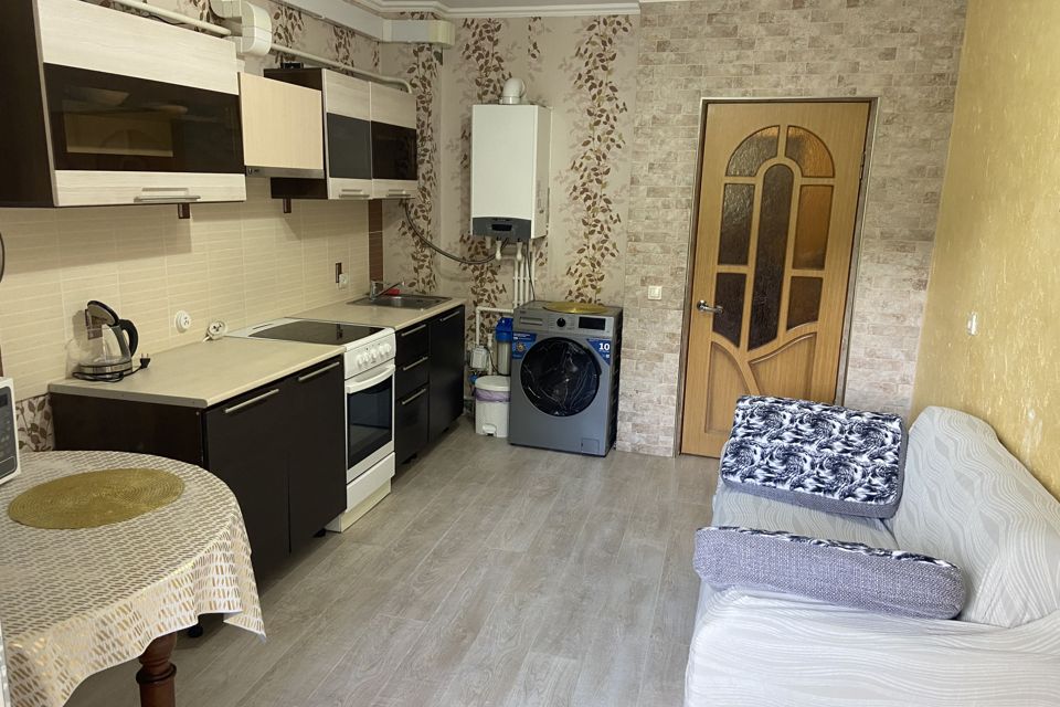 Сдаётся 1-комнатная квартира, 42 м²