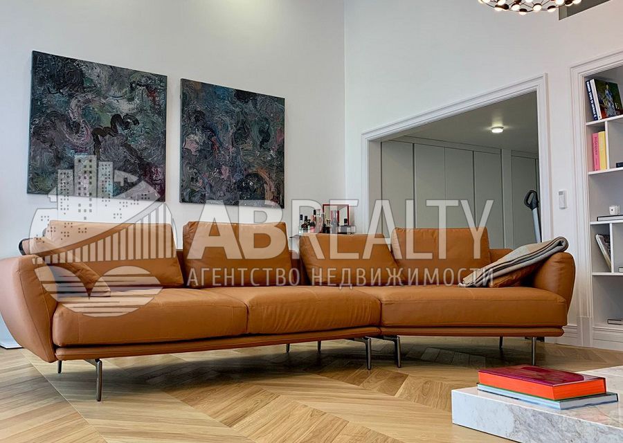 Сдаётся 4-комнатная квартира, 380 м²