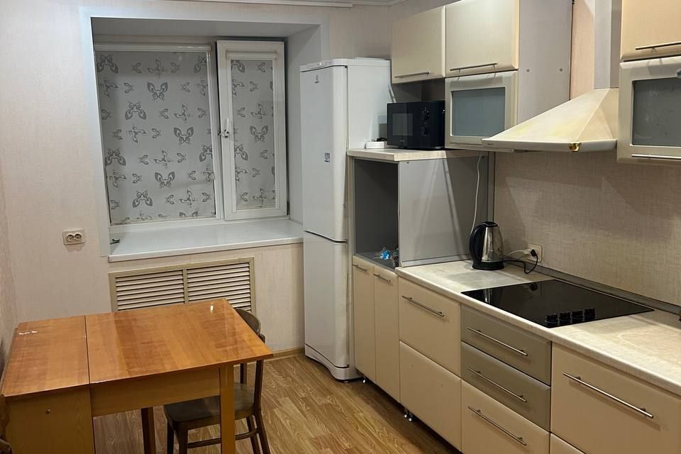 Сдаётся 1-комнатная квартира, 42 м²