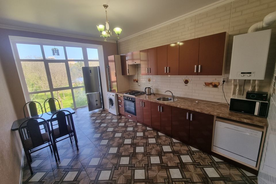 Сдаётся 2-комнатная квартира, 96 м²